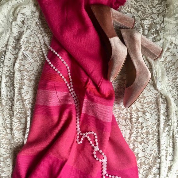 MAKE ME AN OFFER 💕Pink Patterned Scarf💕 - Picture 2 of 5